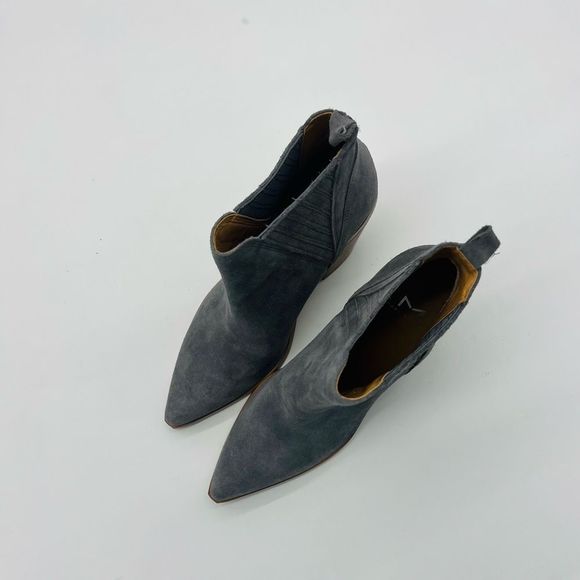 Gadri Pointed Toe Bootie
MARC FISHER LTD - Picture 7 of 7